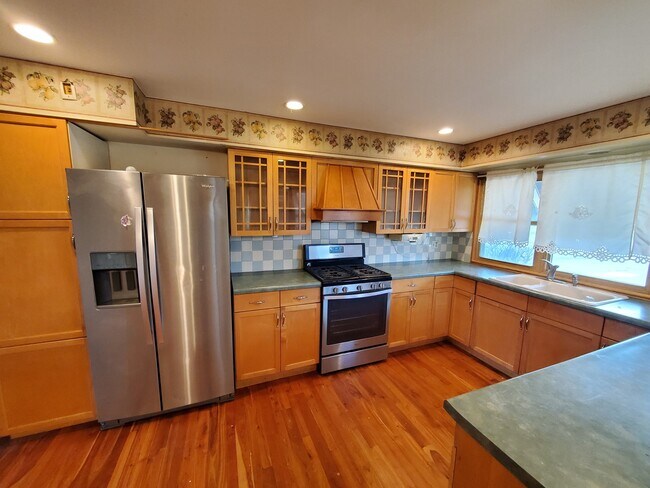 Building Photo - 823 Scott Dr