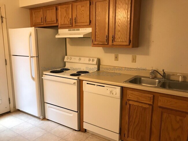 Building Photo - 1443 Schoolcraft Way