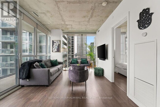 Building Photo - 88 Blue Jays Way