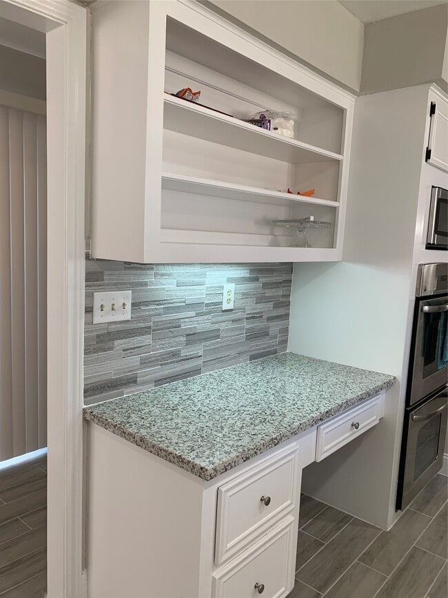 Building Photo - 15303 Paseo Del Rey Dr