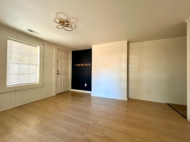 Foto del edificio - 532 E Iredell Ave