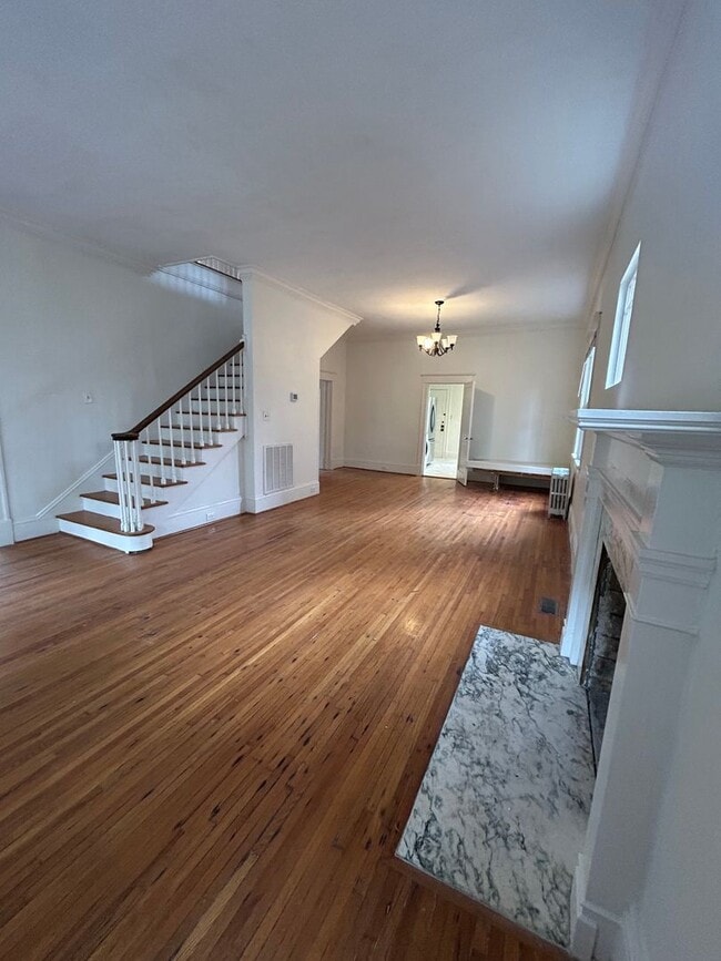 Foto del edificio - Available Now!