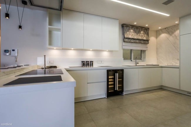 Building Photo - 2 br, 2.5 bath Condo - 5000 5th Ave Apt 208