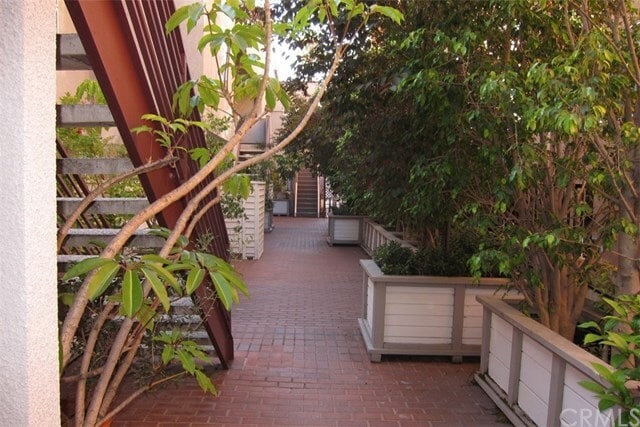 Building Photo - 10380 Almayo Ave