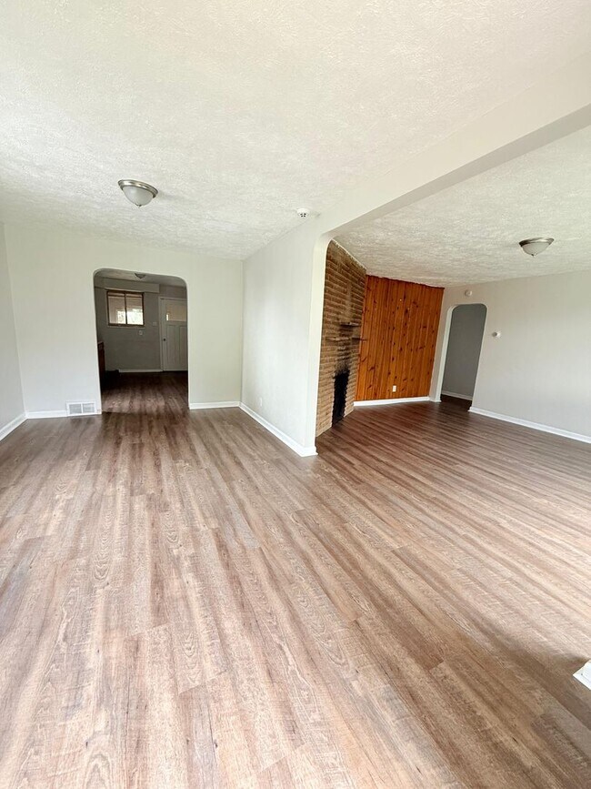 Foto del edificio - Spacious 3BD/1BA Single Family Home in Penn Hills