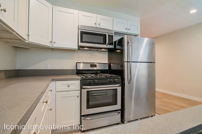 Building Photo - 1321 W 36th St