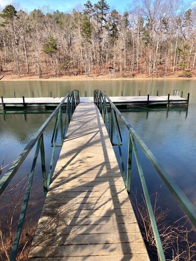 Building Photo - 133 Harts Cove Way