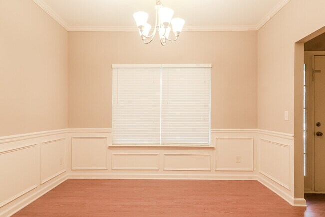 Building Photo - 107 Crescent Woode Way