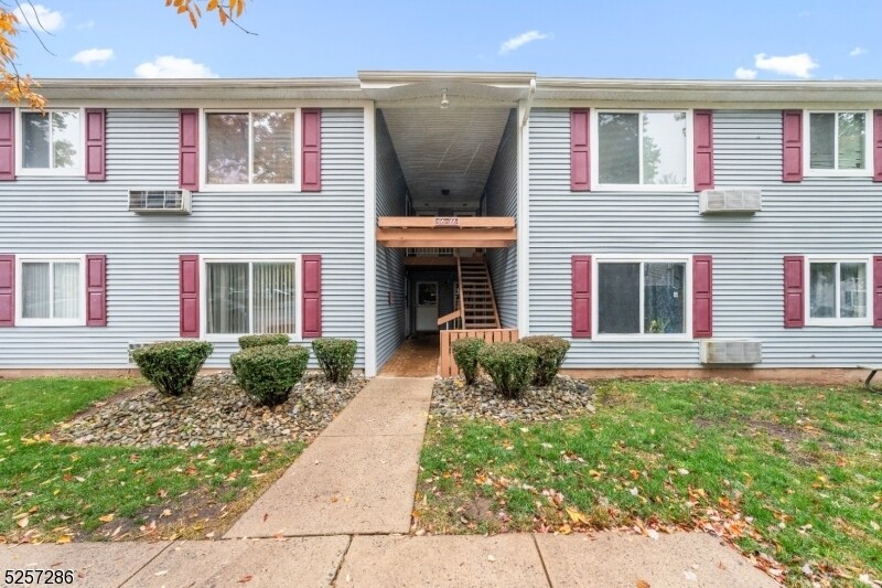 Primary Photo - 68 Marlowe Ct