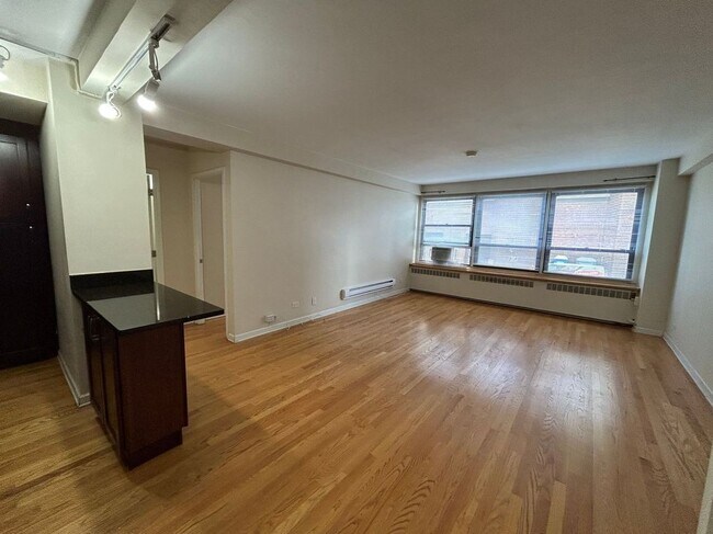 Foto del edificio - 4180 N Marine Dr