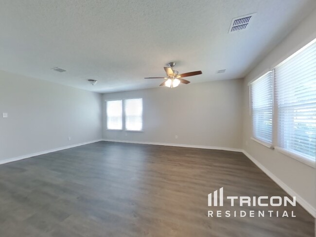 Building Photo - 4600 Courtside Dr