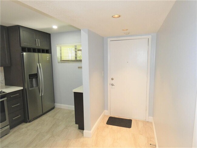 Foto del edificio - 2450 NE 15th Ave