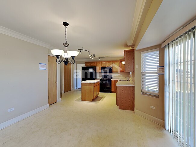 Foto del edificio - 887 Laurel Dr