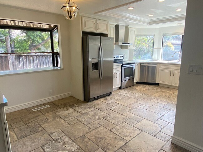 Building Photo - Gorgeous 4 Bedroom 2.5 Bath in Prime Cupertino Location