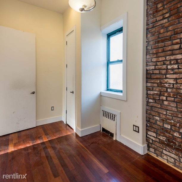 Primary Photo - 126 Grattan St