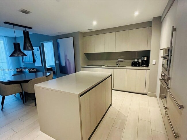 Building Photo - 4010 S Ocean Dr