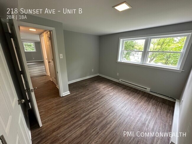 Building Photo - 2 Bed / 1 Bath Duplex (Available Now)