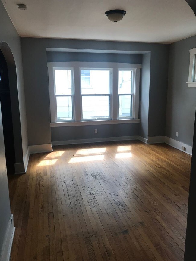 Building Photo - 3 br, 1 bath House - 1115 Bond St