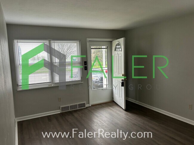 Building Photo - Charming Cape Cod - 4 bedrooms!
