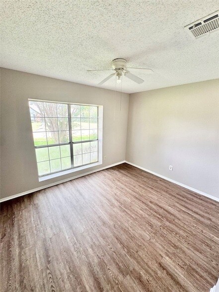 Building Photo - 821 Colchester Dr