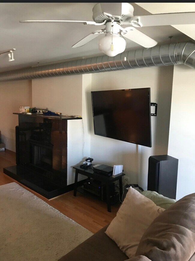 Foto del edificio - 3160 N Lincoln Ave