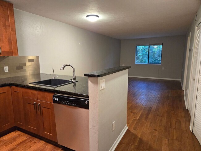 Foto del edificio - 2BR/2BA just minutes from Shands Hospital ...