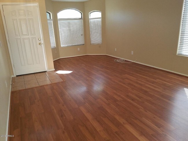 Foto del edificio - 16144 W Latham St