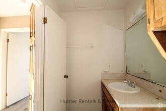 Building Photo - 504 Angus Cir