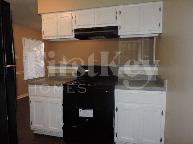 Building Photo - 2317 Curbertson St