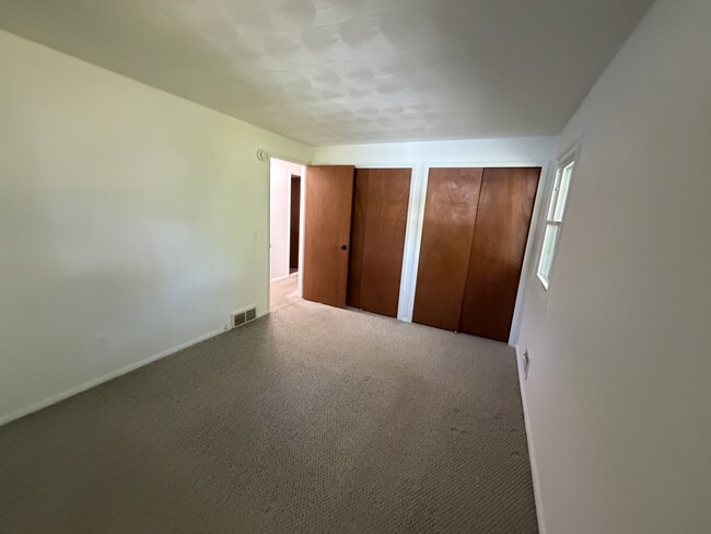 Building Photo - 102 Goethals Dr