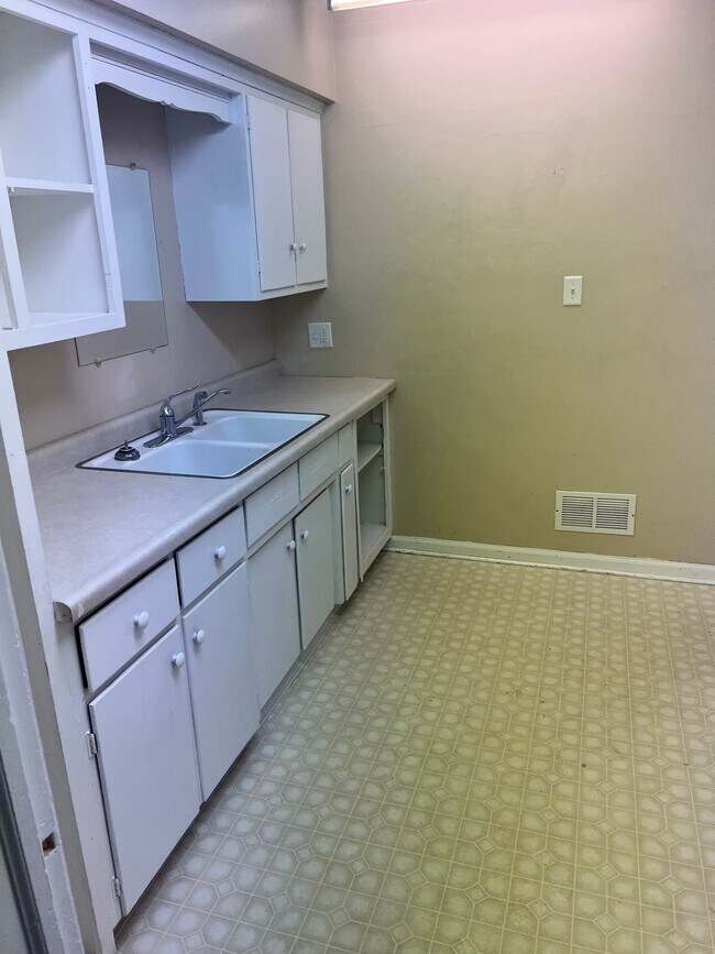 Foto del edificio - 2449 1st Ave SW