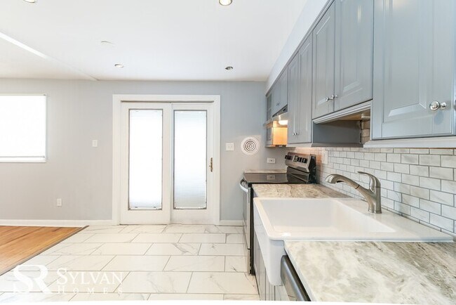 Building Photo - This lovely home is a must-see!