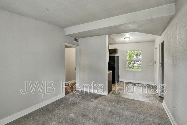 Building Photo - 2608 Larkspur Ave