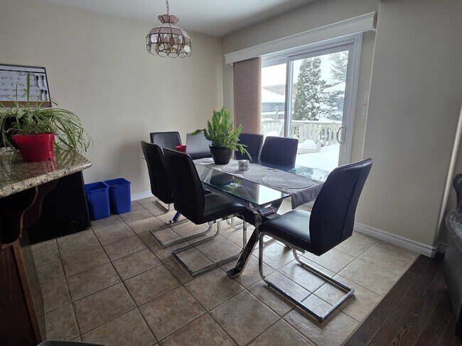 Photo du bâtiment - 1132 Crossfield Ave