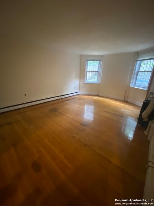 Building Photo - 1071 Beacon St