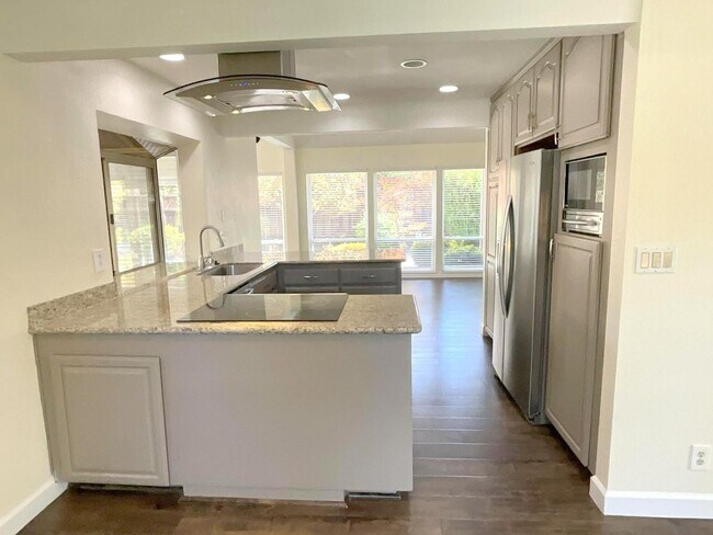Building Photo - Beautiful Custom Home In Great Cul-De-Sac ...
