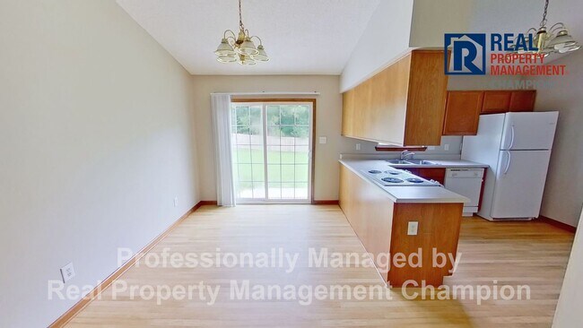 Foto del edificio - Charming home on Quiet Cul-de-Sac with Ful...