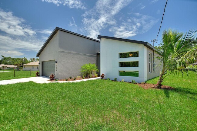 Building Photo - Deposit-Free! Modern, energy efficient hom...