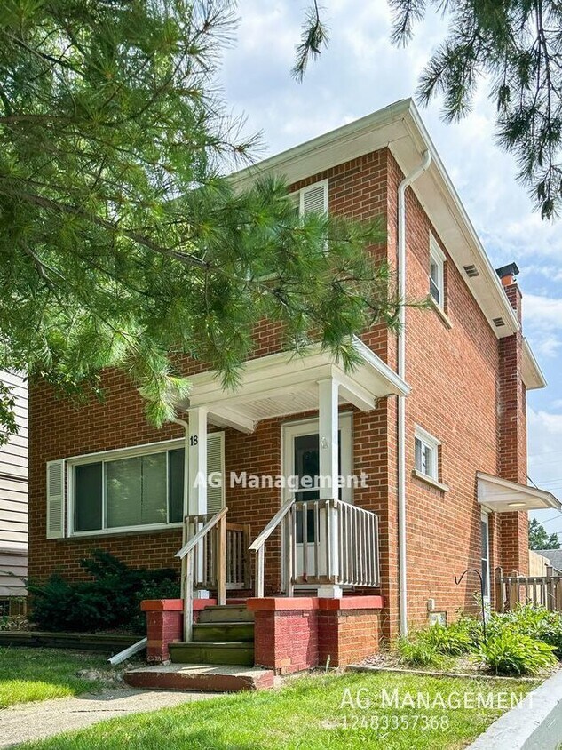Primary Photo - 18 E Yale - Spacious Pontiac 3Bed/1.5Bath