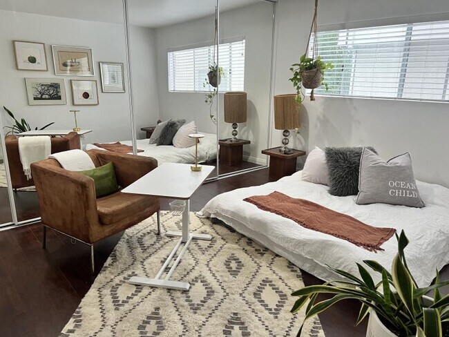 Bedroom - 10240 Camarillo St