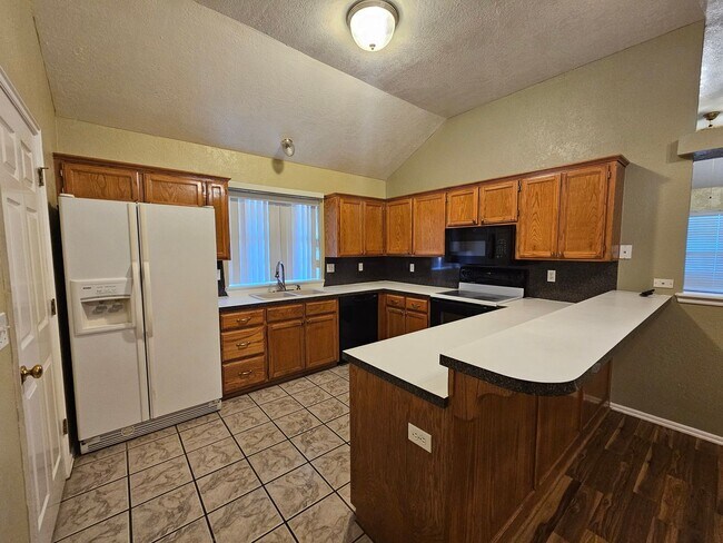 Foto del edificio - (3) Bed/(2) Bath in West Norman! Avail NOW!
