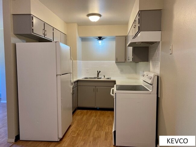 Building Photo - 1728 Azalea Dr