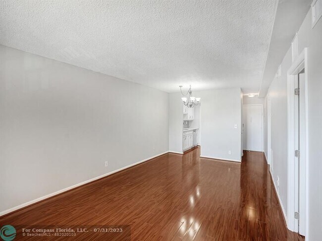 Foto del edificio - 200 S Birch Rd