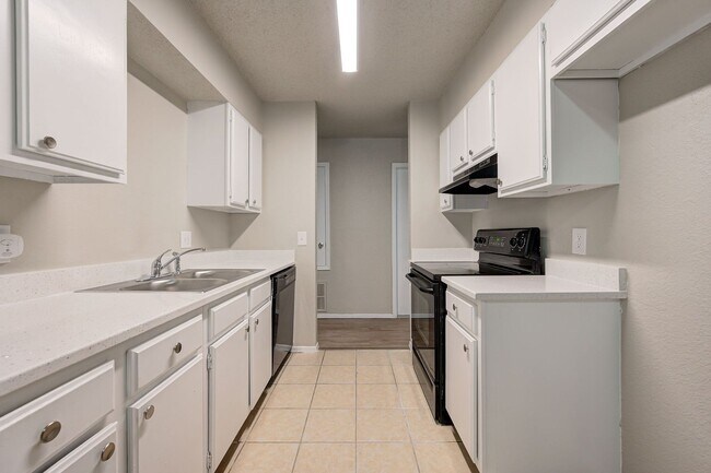 Building Photo - ** Move-In Special - $500 off first month'...