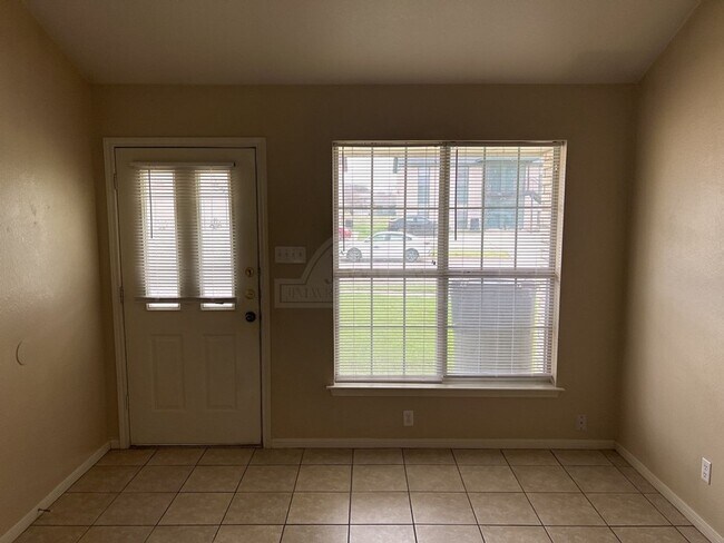Building Photo - 1905 Windward Dr