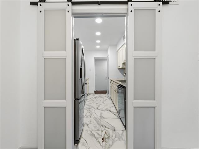 Foto del edificio - 6036 Birchbrook Dr