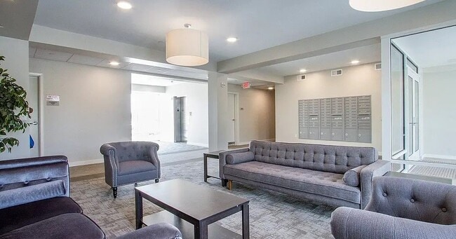 Building Photo - 1811 Losantiville Ave