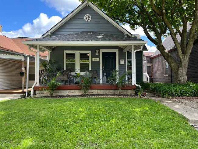 Charming 2-Bed, 2-Bath Main-Floor Home in Indianapolis - Charming 2-Bed, 2-Bath Main-Floor Home in Indianapolis