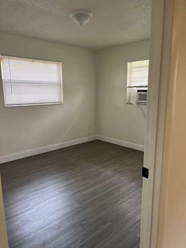 Building Photo - 721/723 Burdick Ave