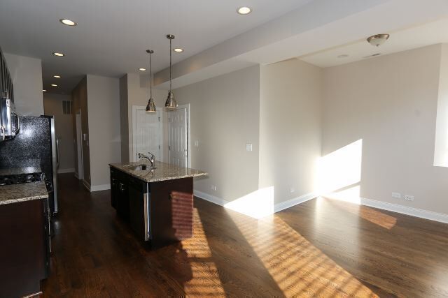 Foto del edificio - 1218 W Diversey Pkwy
